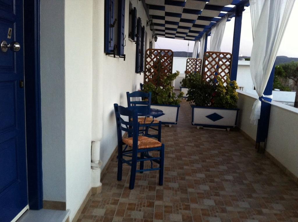 Stolidi Adamantas (Milos) Quarto foto